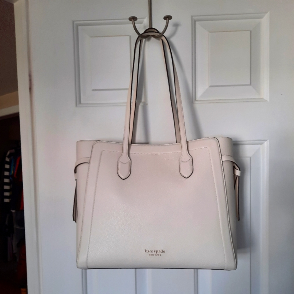 *BNWT* White leather Kate Spade purse with clasp